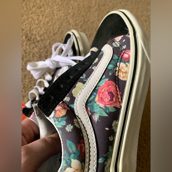 Vans Shoes - NWT Vans Off The Wall Rose Skate Sneakers